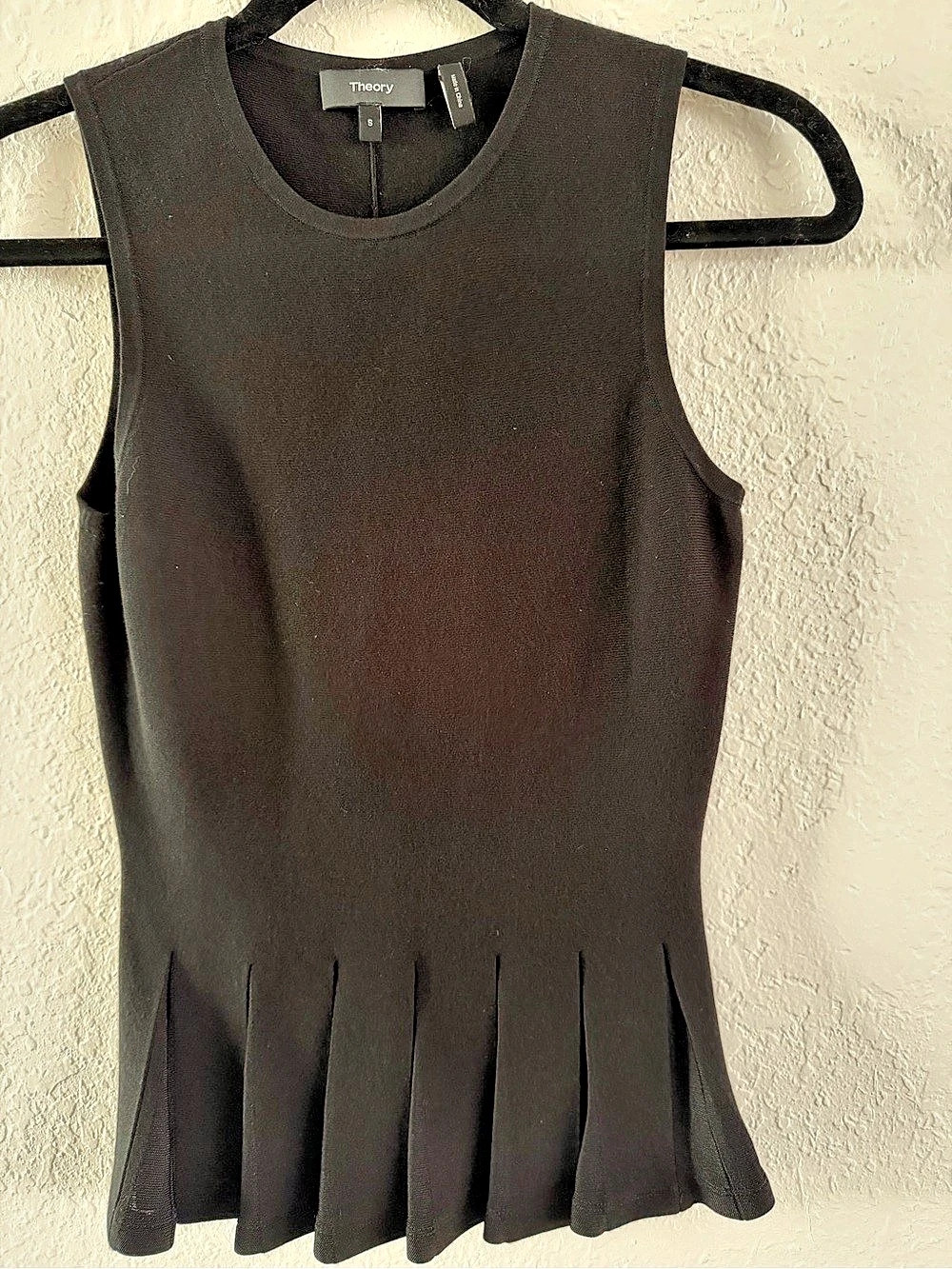 Theory Elvnee Pleated-Hem Top Black Small